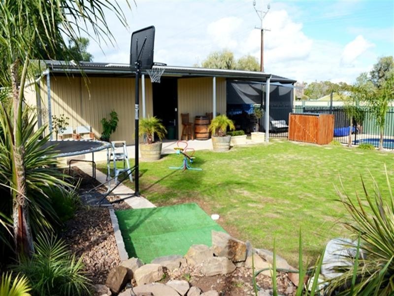 31 Main Street, Owen SA 5460