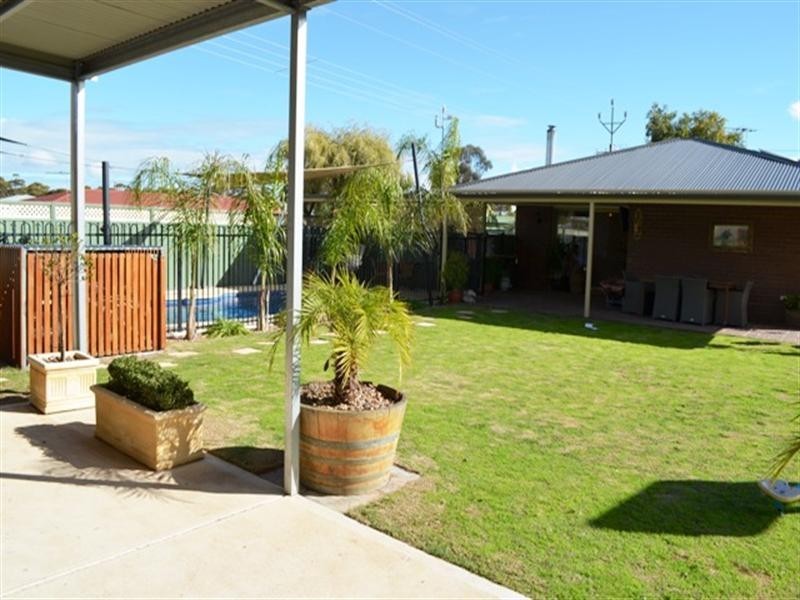 31 Main Street, Owen SA 5460