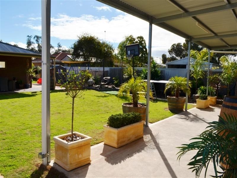 31 Main Street, Owen SA 5460