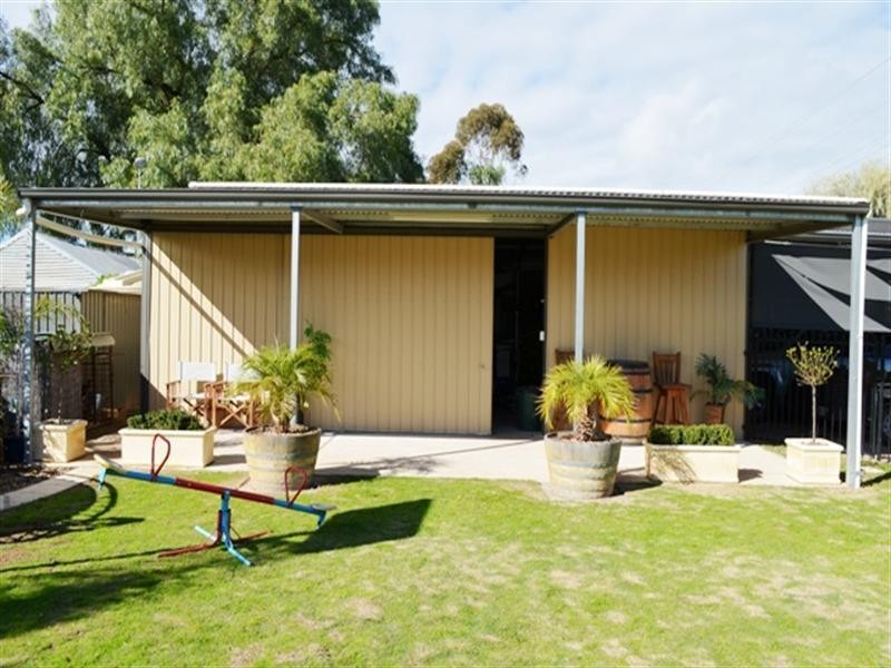 31 Main Street, Owen SA 5460