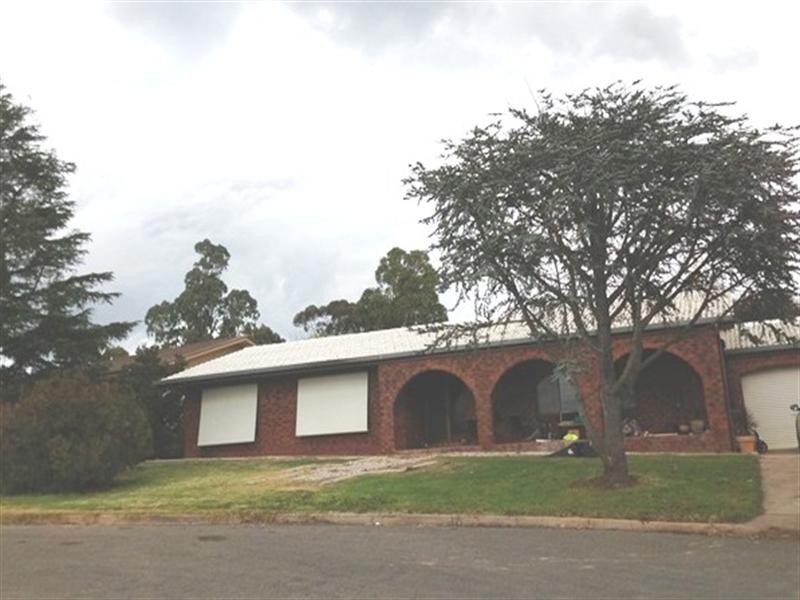 7 Pollock Crescent, Clare SA 5453