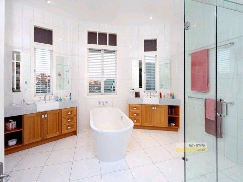 90 Hillside Crescent, Hamilton QLD 4007