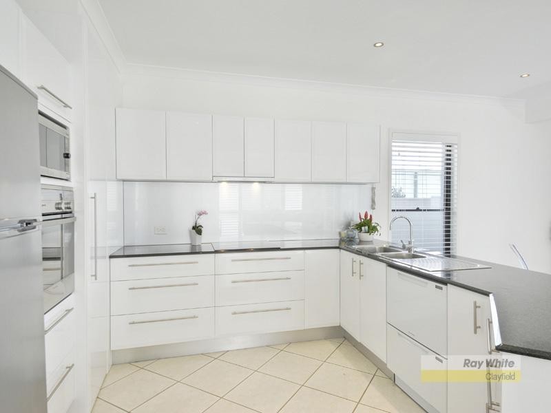 “Rosebury” 18 Bowman Street, Hendra QLD 4011