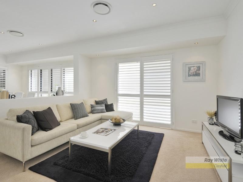 “Rosebury” 18 Bowman Street, Hendra QLD 4011