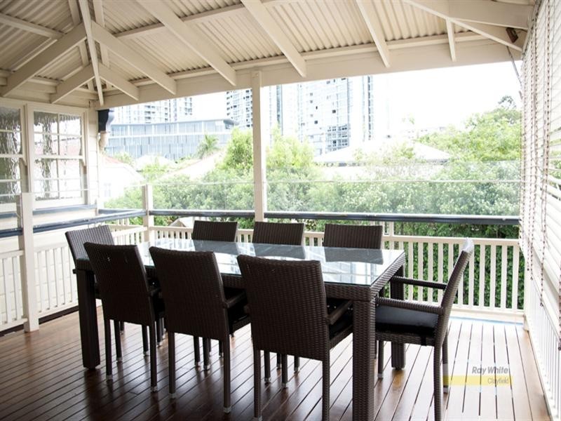 23 Balowrie Street, Hamilton QLD 4007