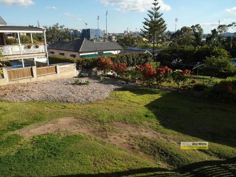 15 Atkinson Street, Hamilton QLD 4007