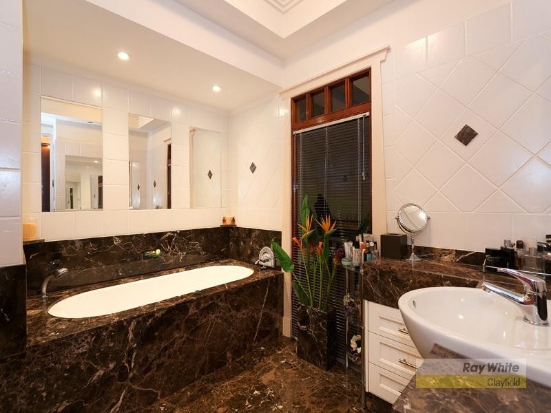 35 Woodview Street, Samford Valley QLD 4520