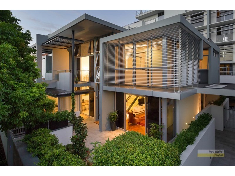 30 Hollins Crescent, New Farm QLD 4005