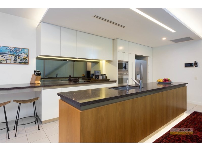 30 Hollins Crescent, New Farm QLD 4005