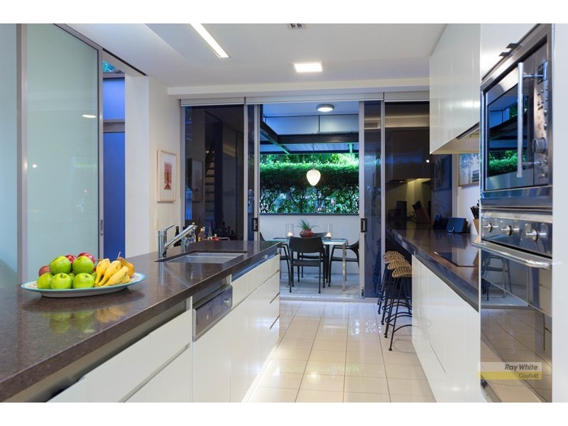 30 Hollins Crescent, New Farm QLD 4005