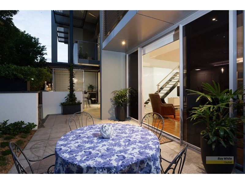 30 Hollins Crescent, New Farm QLD 4005