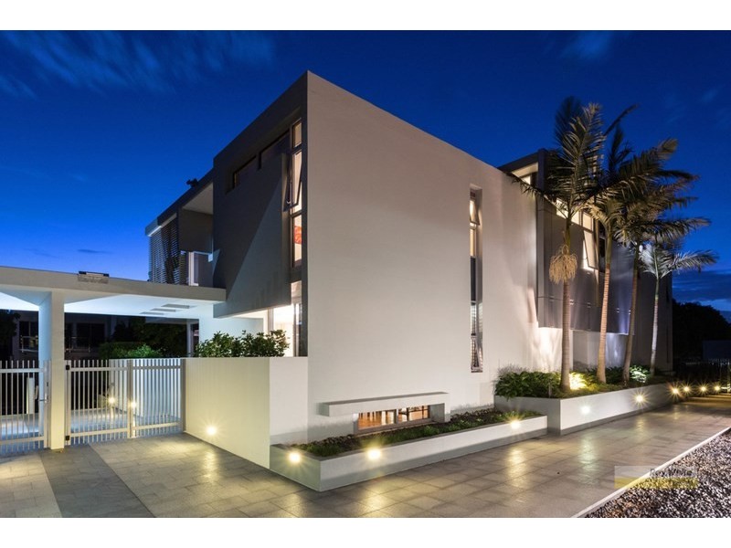 30 Hollins Crescent, New Farm QLD 4005