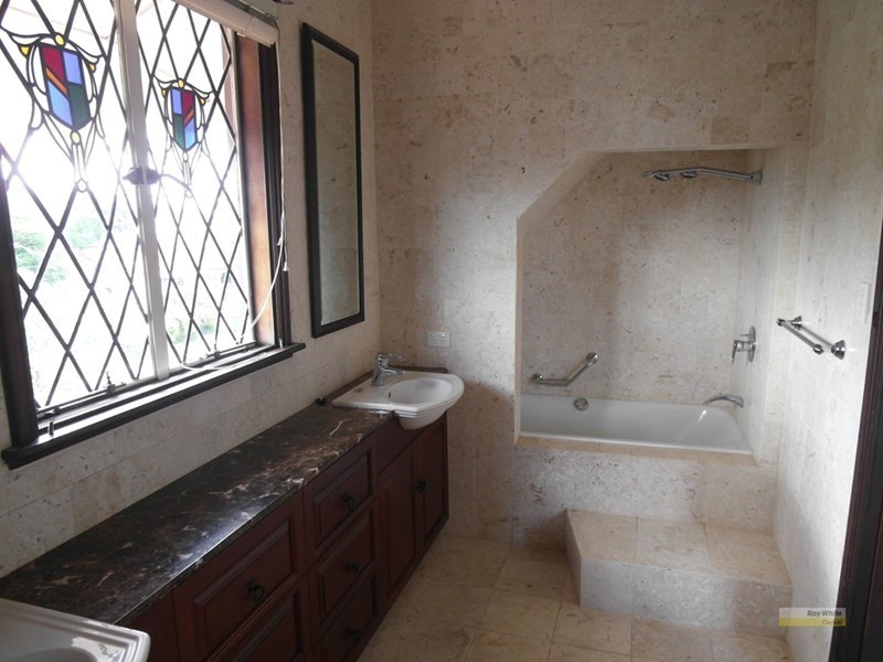 97 Crescent Road, Hamilton QLD 4007