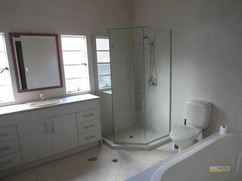 97 Crescent Road, Hamilton QLD 4007