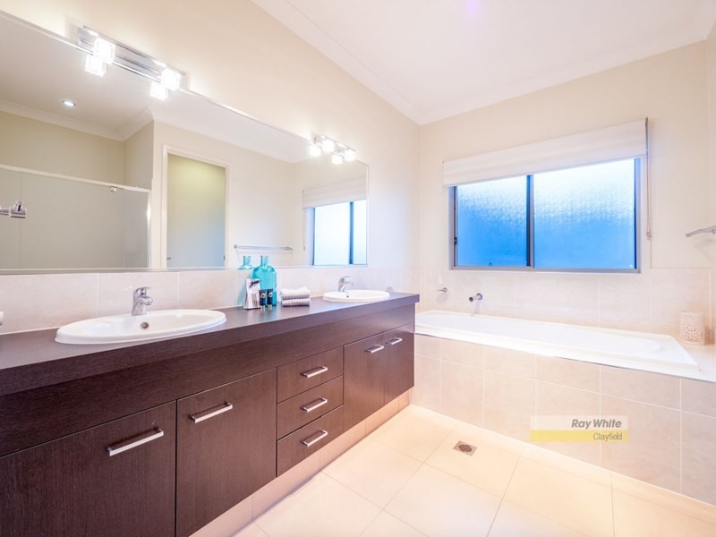 16 Lilley Street, Hendra QLD 4011