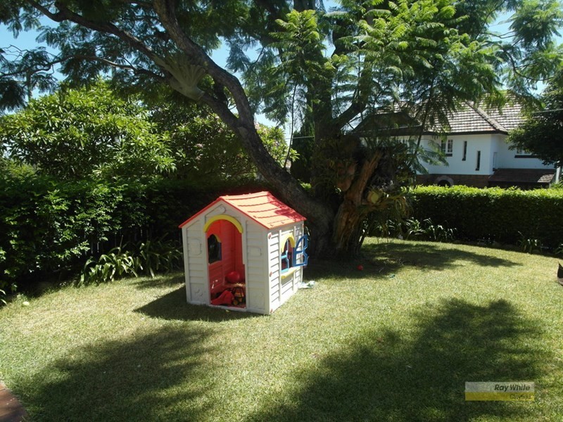 99 Crescent Road, Hamilton QLD 4007