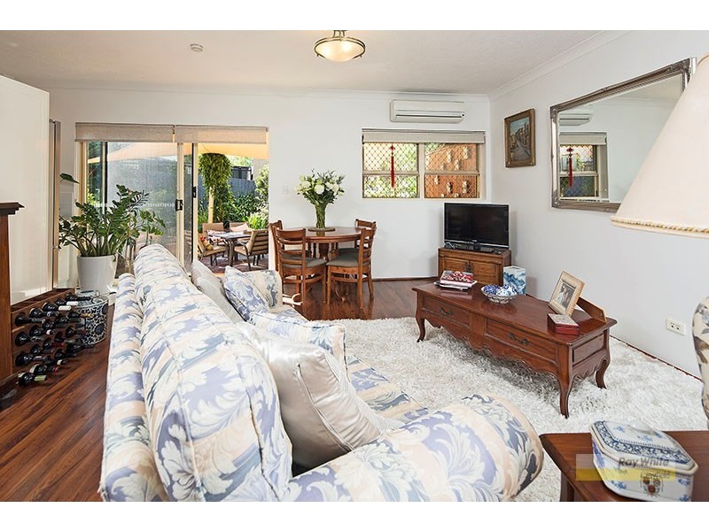 2/11 Montpelier Street, Clayfield QLD 4011
