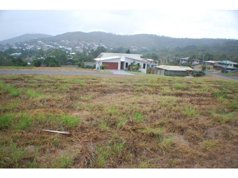 8 Samoa Street, Pacific Heights QLD 4703