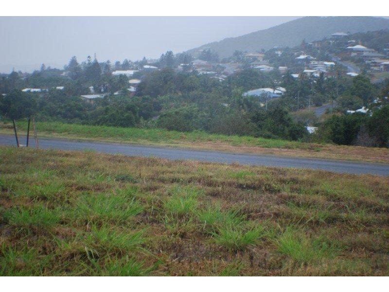 8 Samoa Street, Pacific Heights QLD 4703