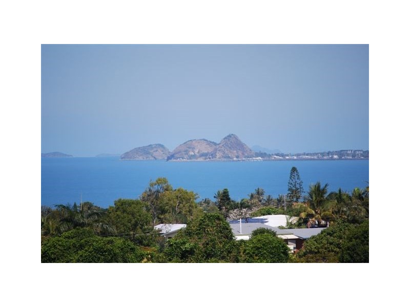 8 Samoa Street, Pacific Heights QLD 4703