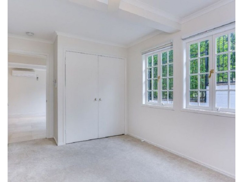 2 Goldsworthy Avenue, Hamilton QLD 4007