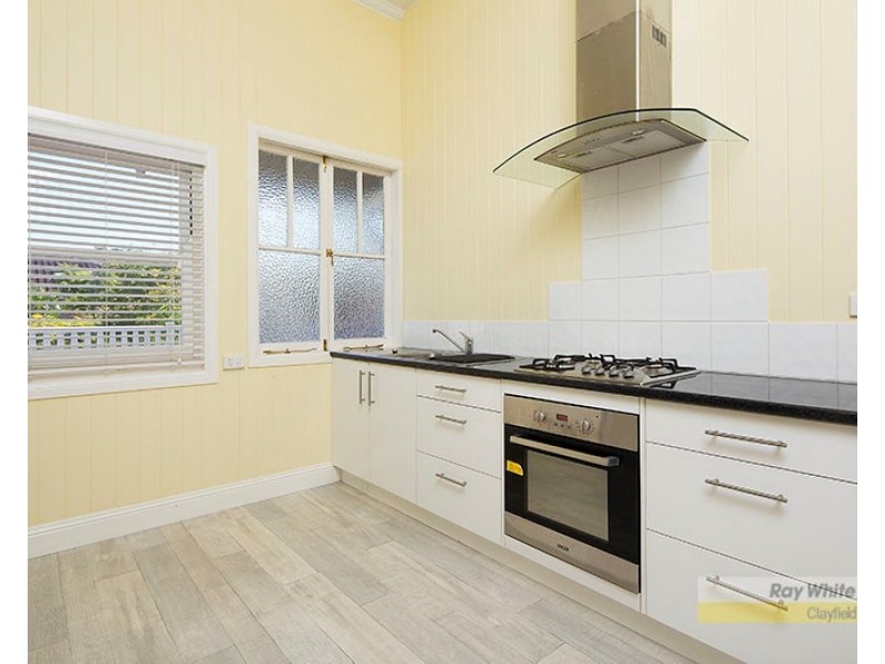 2/27 Windermere Road, Hamilton QLD 4007