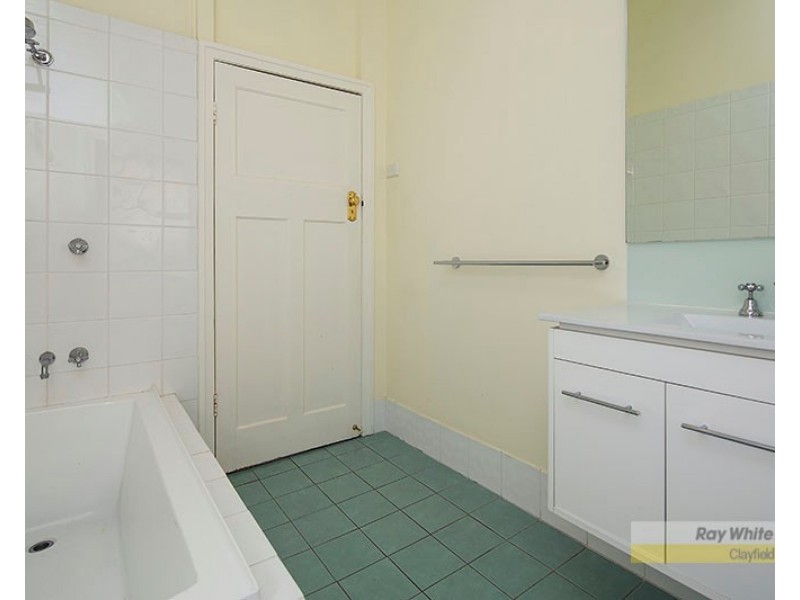 2/27 Windermere Road, Hamilton QLD 4007