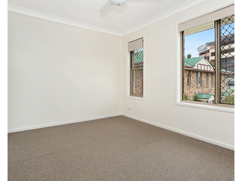 2/121 Allen Street, Hamilton QLD 4007