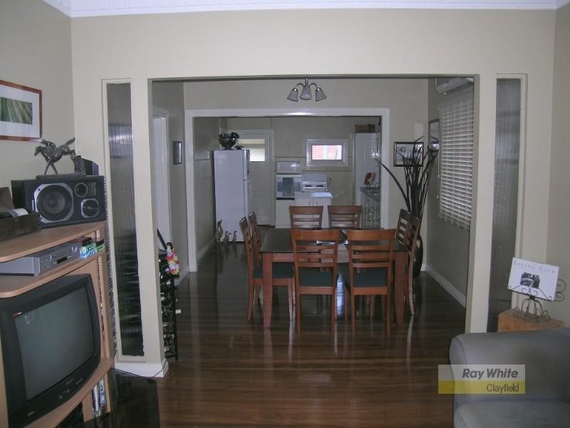 27 Hamilton Avenue, Hendra QLD 4011