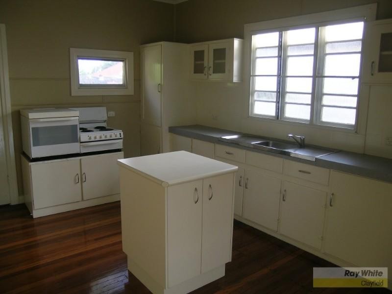 27 Hamilton Avenue, Hendra QLD 4011