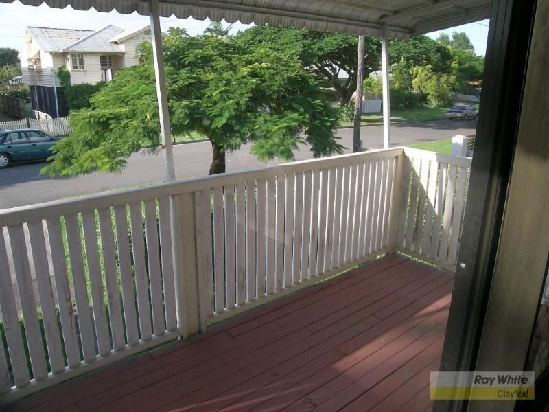 27 Hamilton Avenue, Hendra QLD 4011