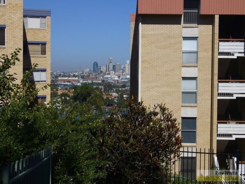 2/12 Mullens Street, Hamilton QLD 4007