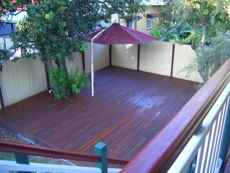 10 Barnes Avenue, Coorparoo QLD 4151