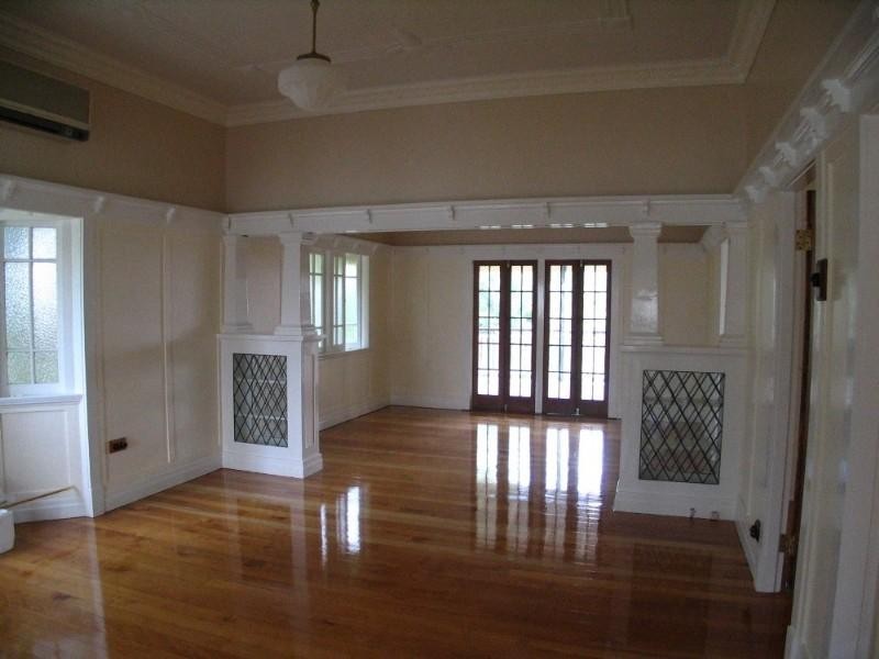 10 Barnes Avenue, Coorparoo QLD 4151