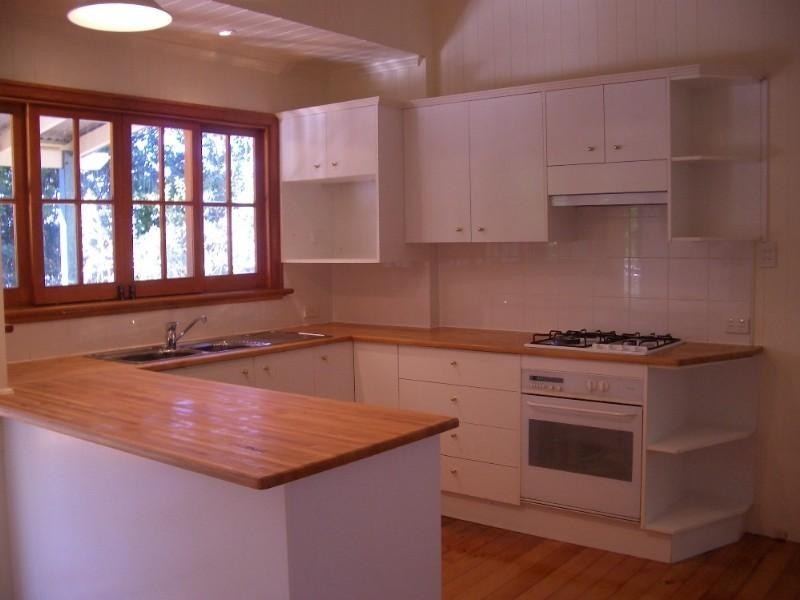 10 Barnes Avenue, Coorparoo QLD 4151