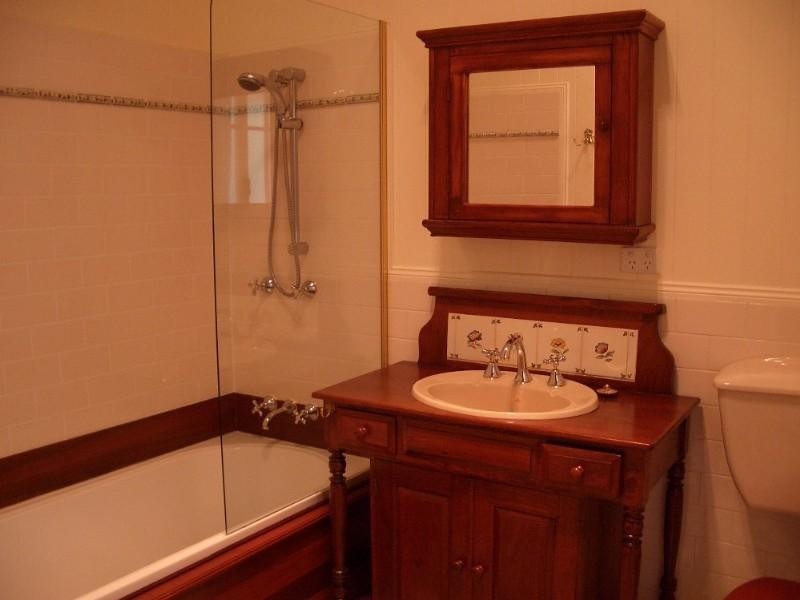 10 Barnes Avenue, Coorparoo QLD 4151