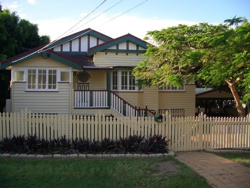 10 Barnes Avenue, Coorparoo QLD 4151