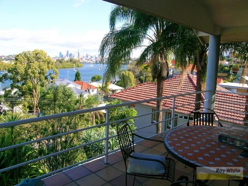 32 Crescent Road, Hamilton QLD 4007