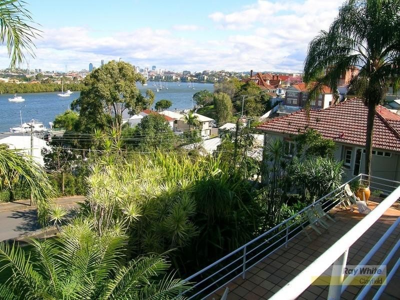 32 Crescent Road, Hamilton QLD 4007