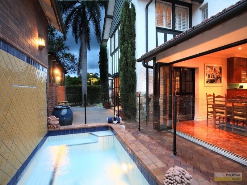 132 Windermere Road, Hamilton QLD 4007