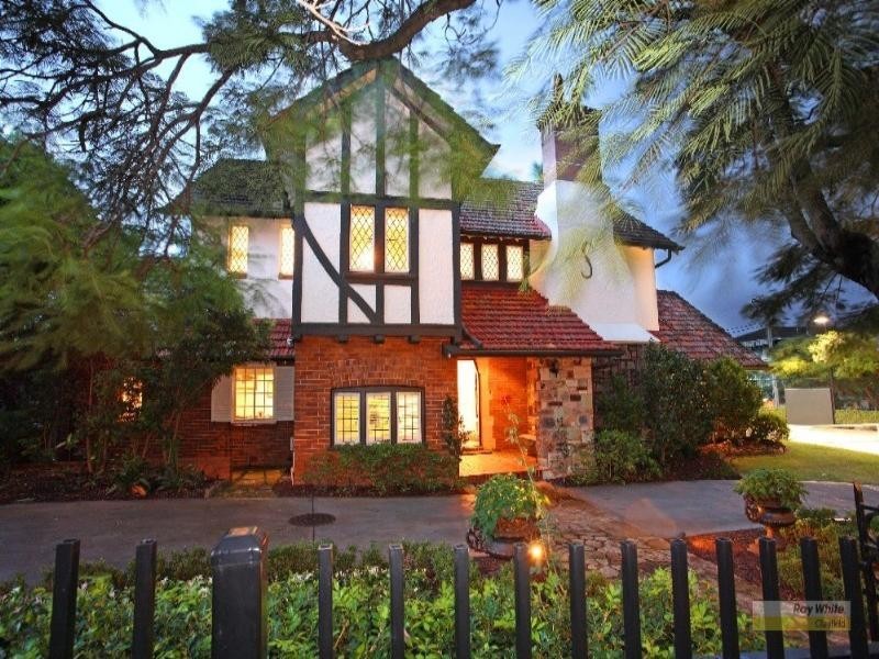 132 Windermere Road, Hamilton QLD 4007