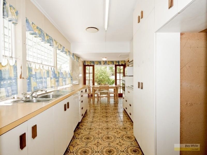 8 Fairseat Street, Bardon QLD 4065