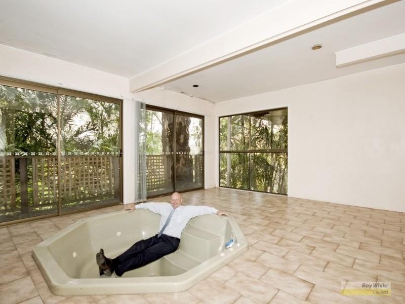 8 Fairseat Street, Bardon QLD 4065