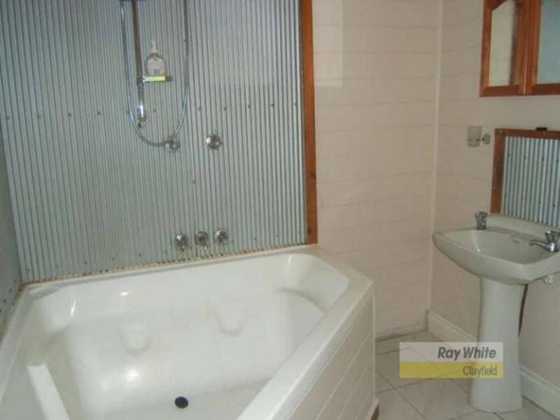 8 Rawson Street, Wooloowin QLD 4030