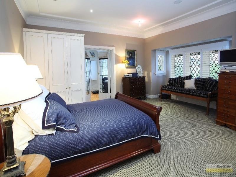 132 Windermere Road, Hamilton QLD 4007