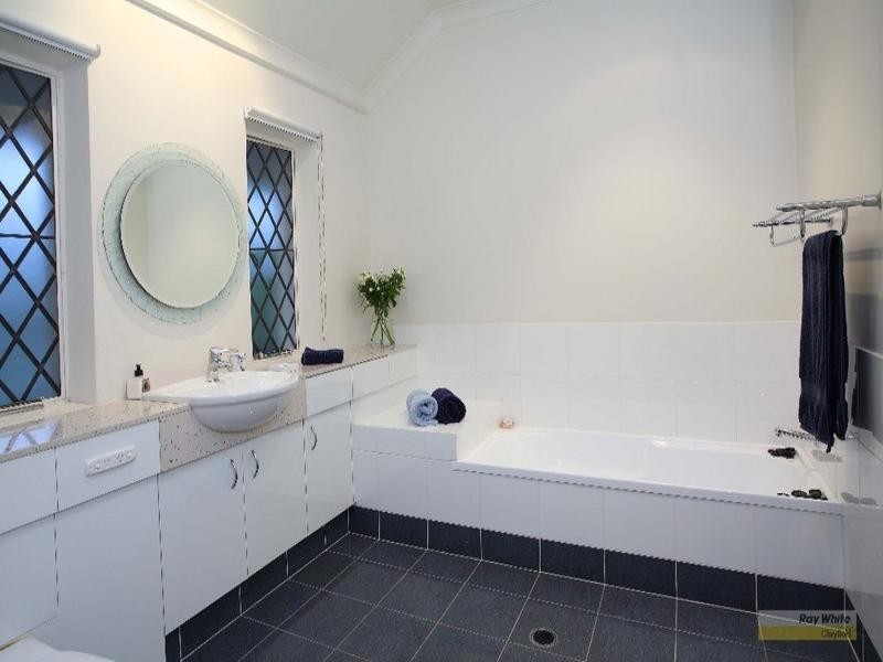 132 Windermere Road, Hamilton QLD 4007