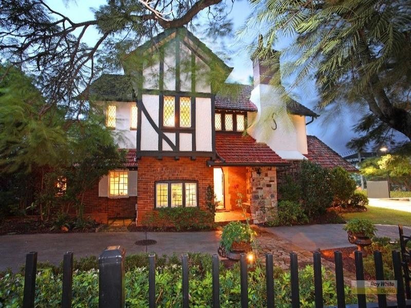 132 Windermere Road, Hamilton QLD 4007