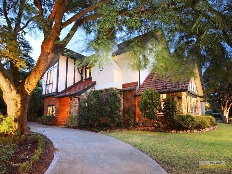 132 Windermere Road, Hamilton QLD 4007