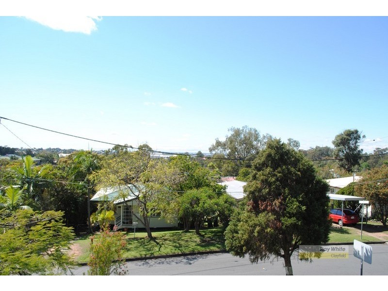 1 Belfort Street, Stafford Heights QLD 4053