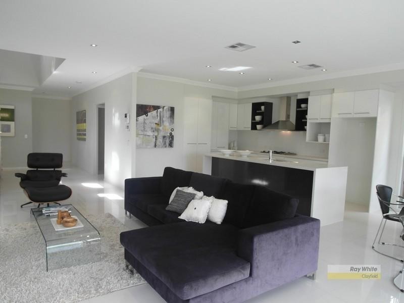 8 School Street, Hendra QLD 4011